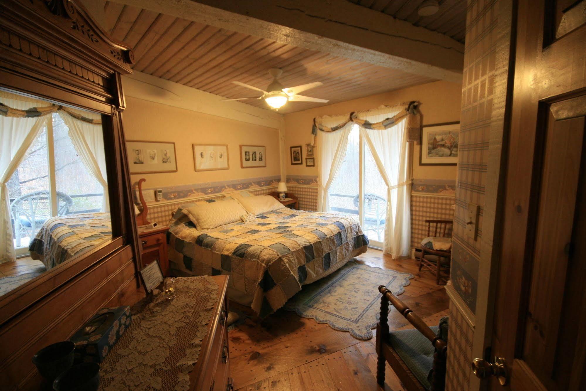 Stouffermill Bed & Breakfast Algonquin Highlands Eksteriør bilde
