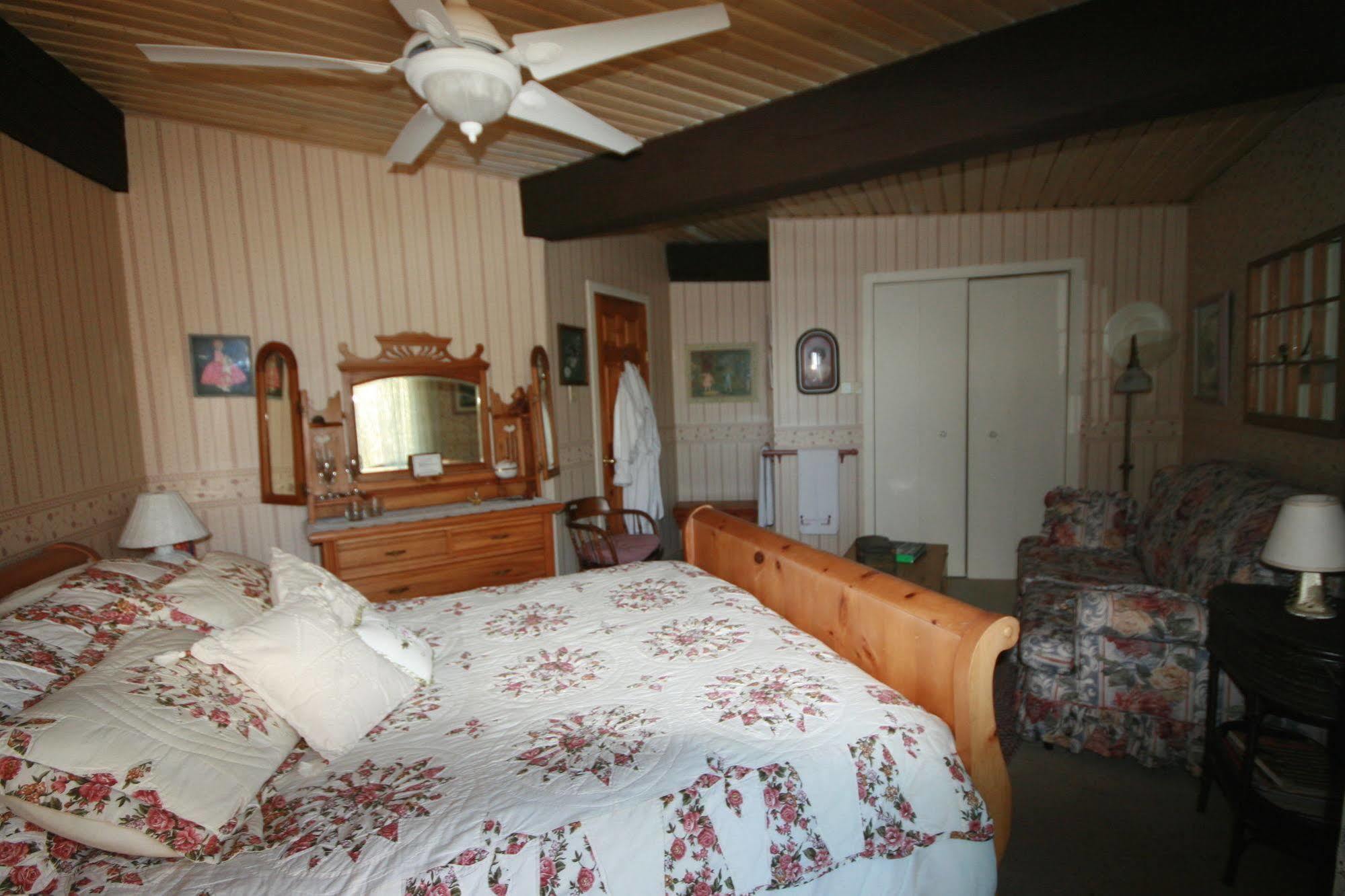 Stouffermill Bed & Breakfast Algonquin Highlands Eksteriør bilde
