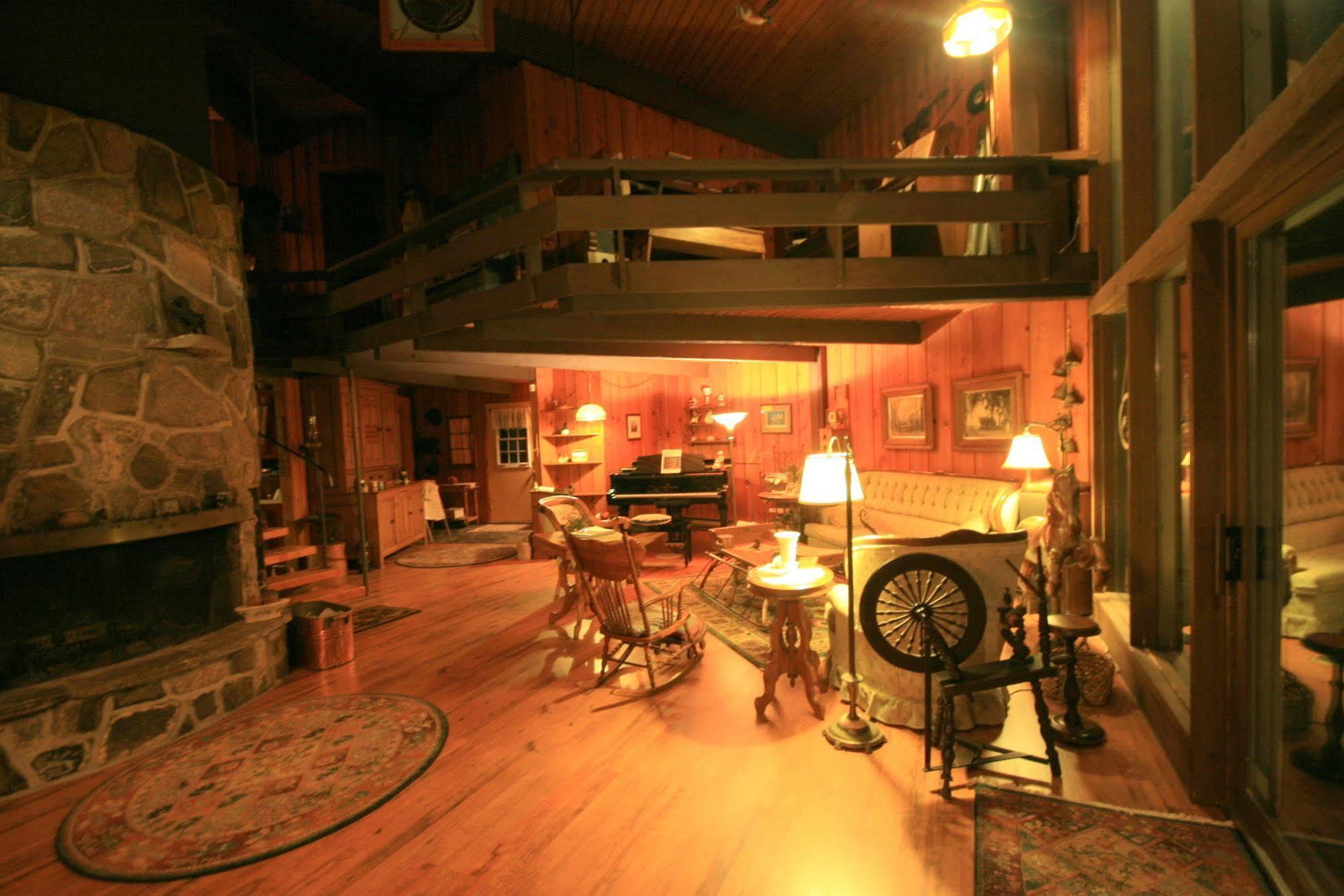 Stouffermill Bed & Breakfast Algonquin Highlands Eksteriør bilde